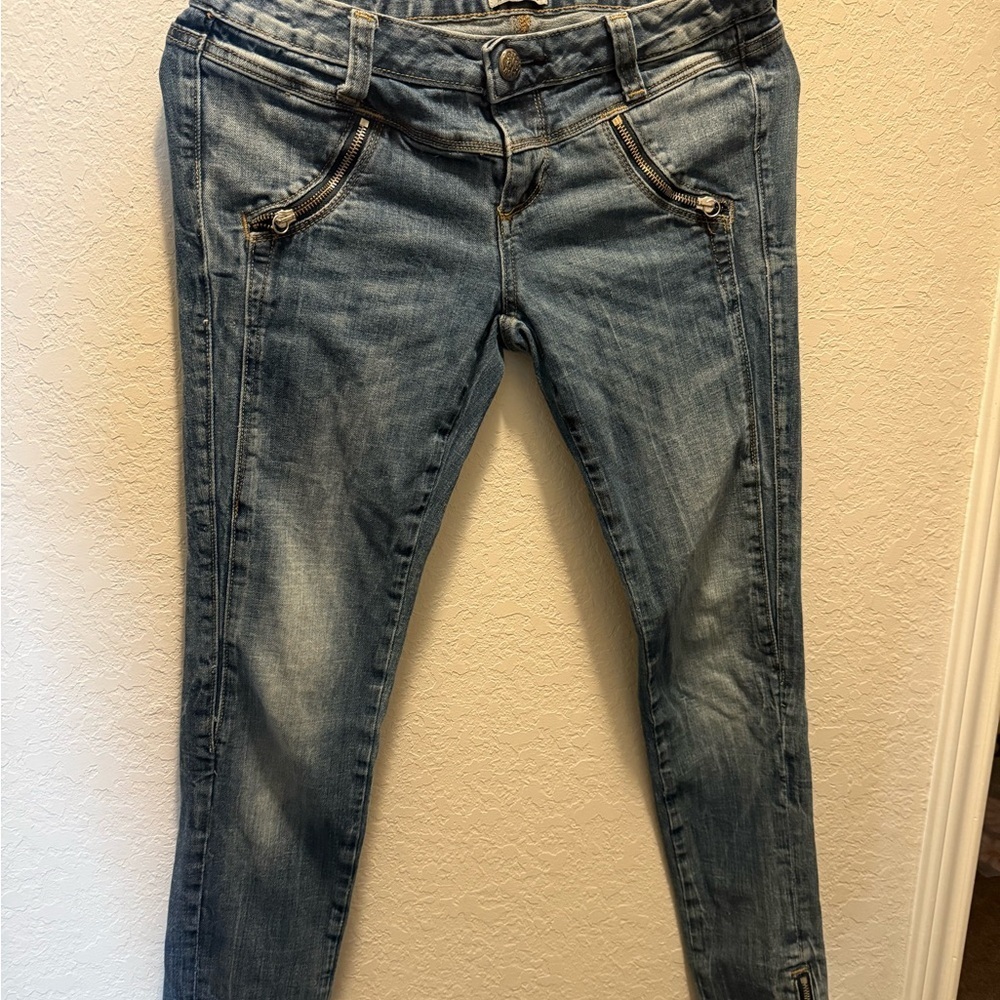 Rock Vintage Rerock for Express  Blue Skinny Jeans with Distressed Finish size 6